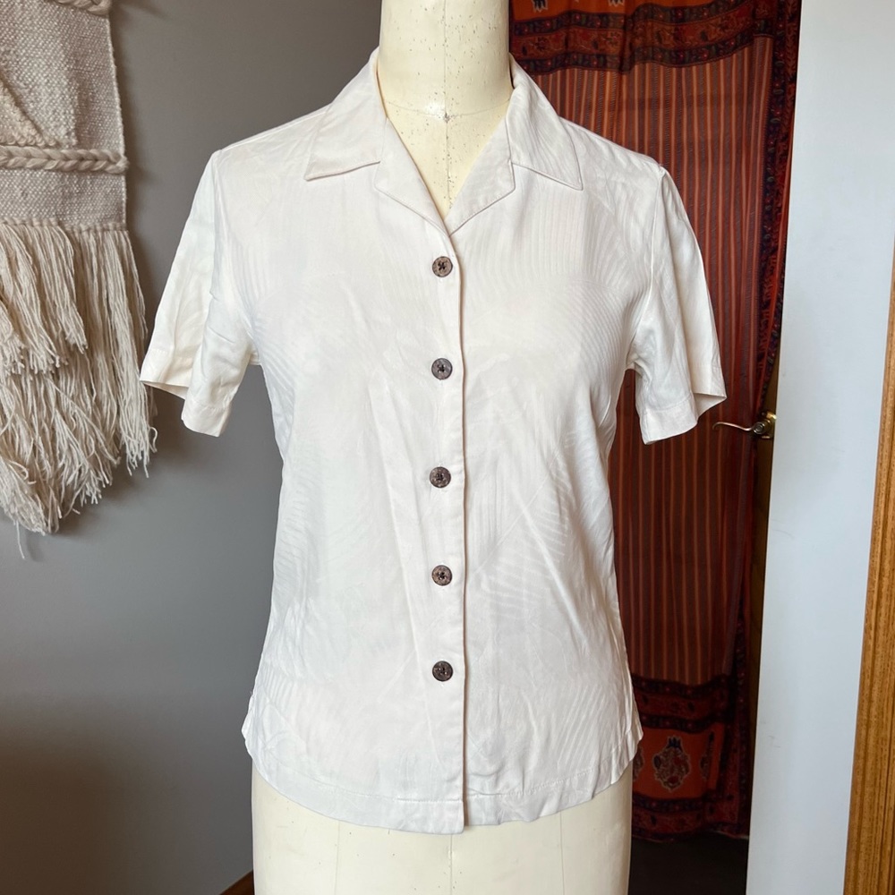 White shirt sleeve button up